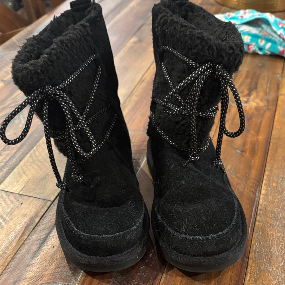 Koolaburra Black Kids Boots with Fuzzy Lining